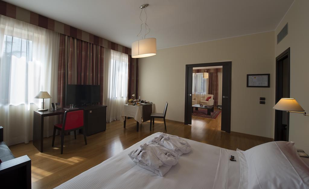 Hotel Guglielmo Catanzaro Oda fotoğraf